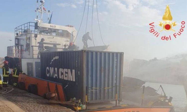 20220902 Haven van Crotone ontploffing container aan boord van 'ASSO'