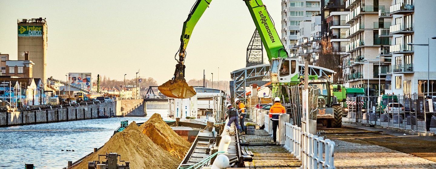 Overslag van bouwmaterialen in de haven van Brussel