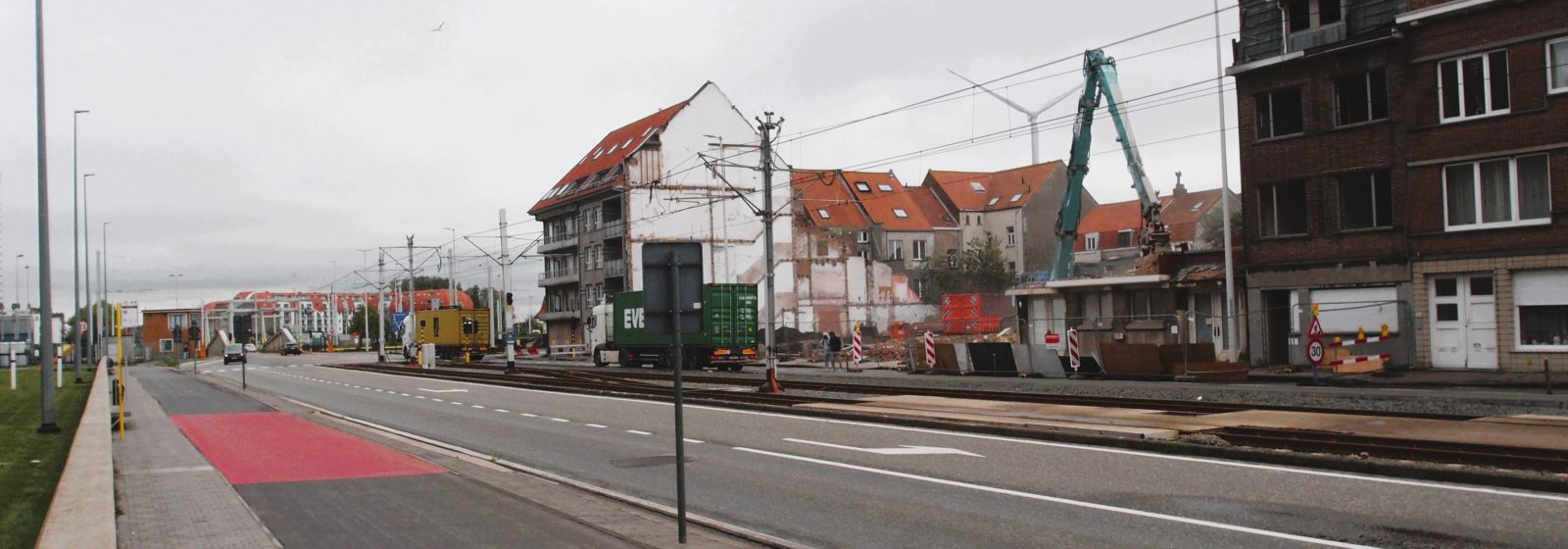 Sloop huizen Kustlaan voor Nieuwe Sluis Zeebrugge