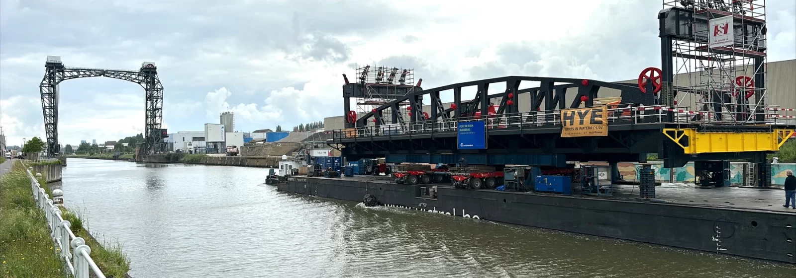 Brugdek van de Budabrug bij aankomst in Brussel