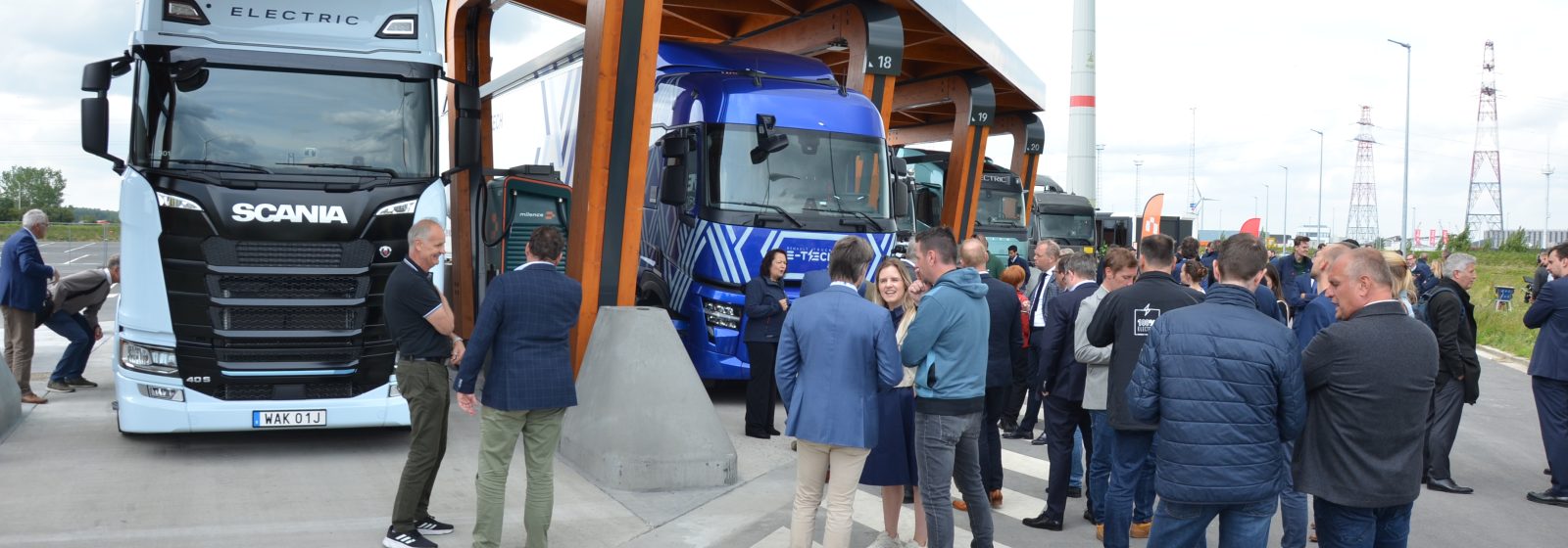 Laadplein e-vrachtwagens Milence (parking Ketenis Antwerpse haven)