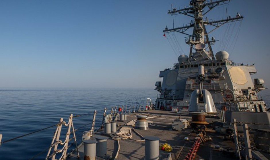 'USS Carney' in de Rode Zee