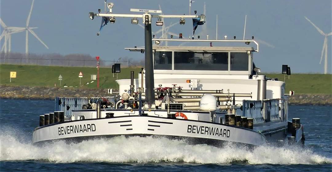 De 'Beverwaard' lekte zonnebloemolie in het kanaal Roeselare-Leie.