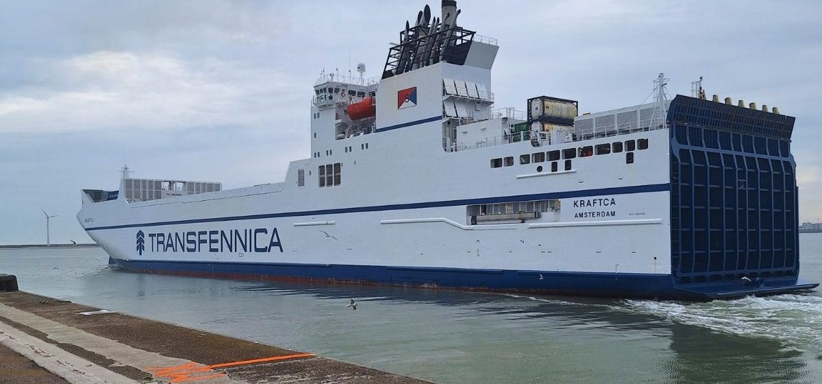 Roroschip 'Kraftca' voor Transfennica bij CLdN in Zeebrugge