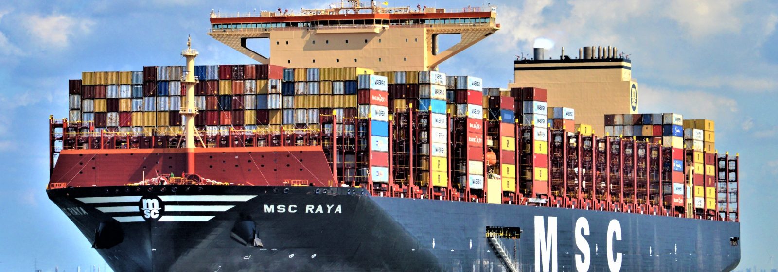 De megamax 'MSC Raya' (24.116 teu)