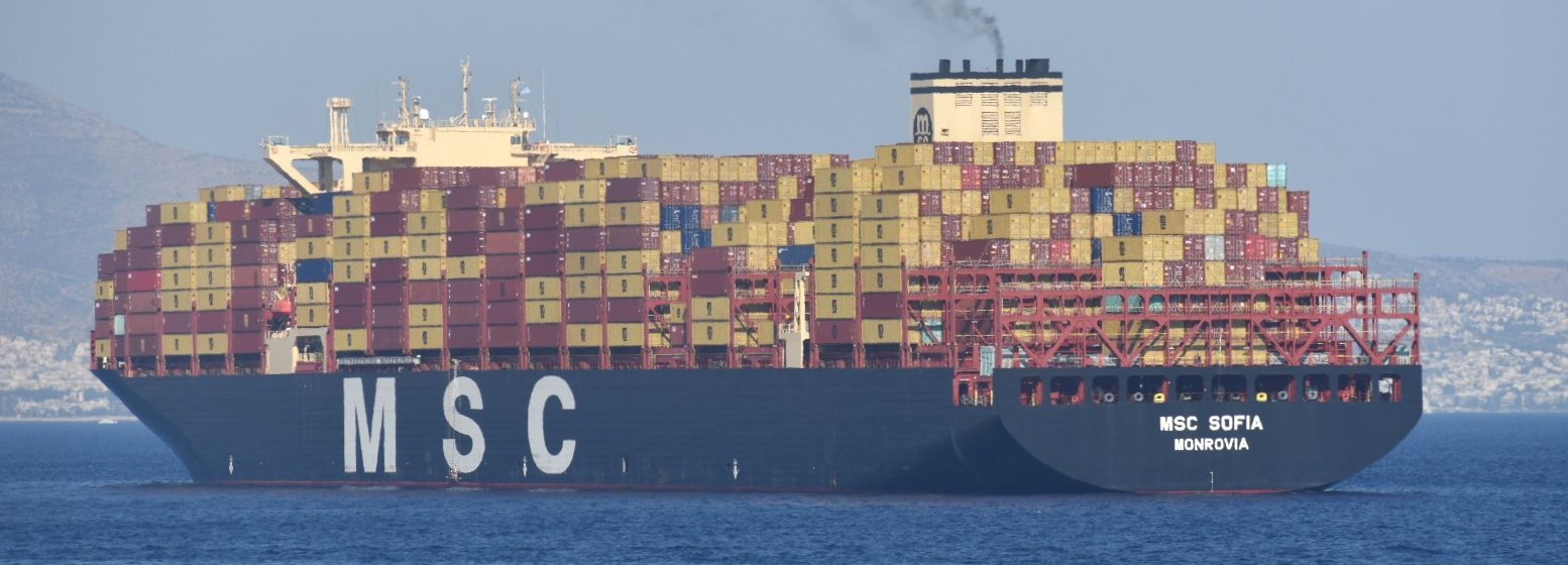 De 'MSC Sofia' (15.264 teu) uit de Dragon Service in Piraeus