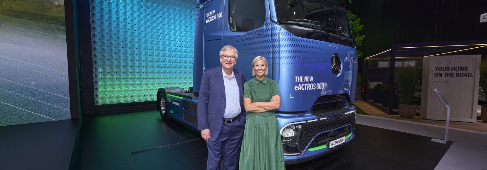 Karin Rådström en Martin Daum van Daimler Truck voor de eActros 600