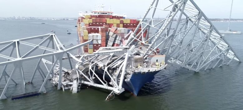 De Francis Scott Key Bridge stortte ineen na de aanvaring met het containerschip 'Dali'.