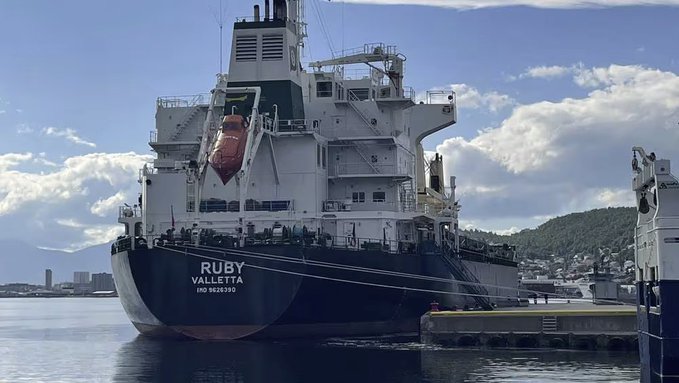 Vrachtschip 'Ruby' in de Noorse haven van Tromsø