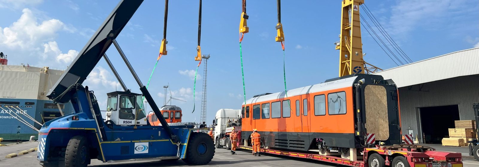 Transport van treinen en trams via roro