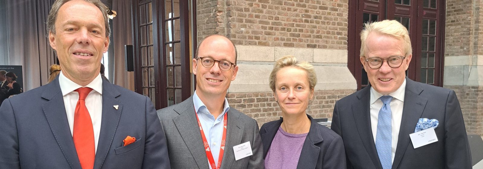 Jacques Vandermeiren (Port of Antwerp-Bruges), Timo Spaninks (Vopak), Vlaams minister van MOW Annick De Ridder en Jan Secher (Vioneo)