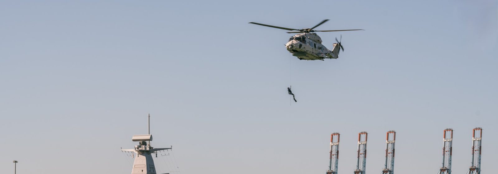 Demonstratie helikopter op Marinebasis Zeebrugge