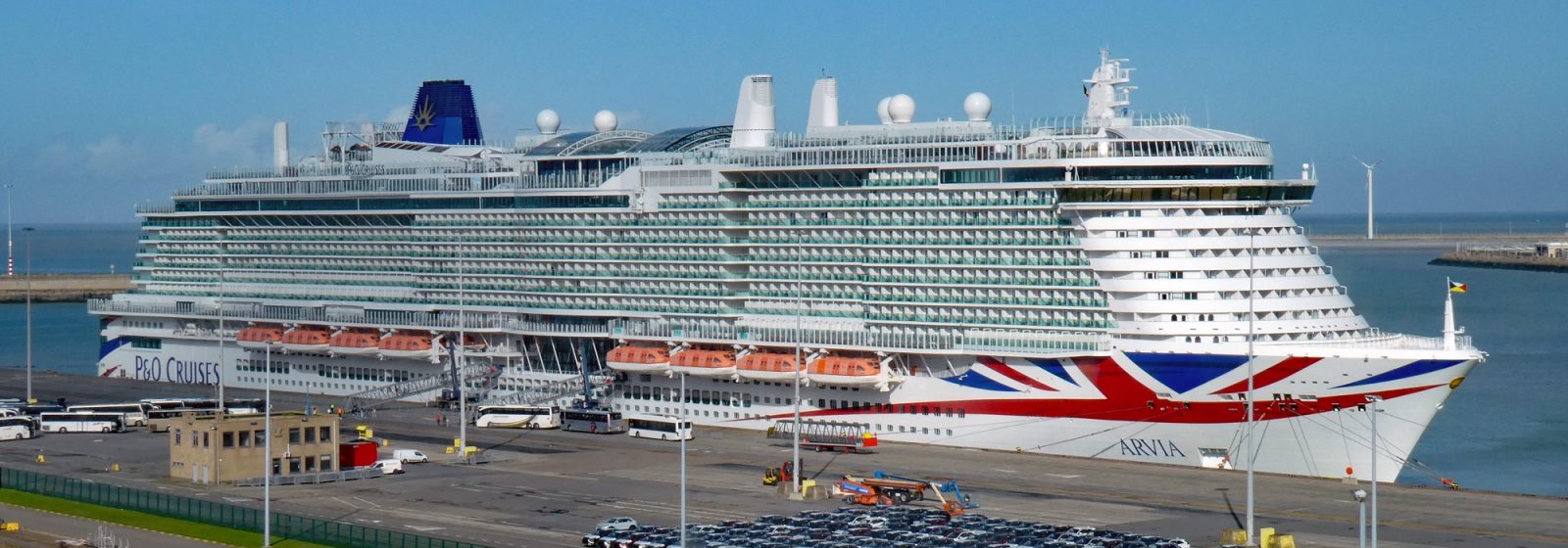 Cruiseschip 'Arvia' in Zeebrugge