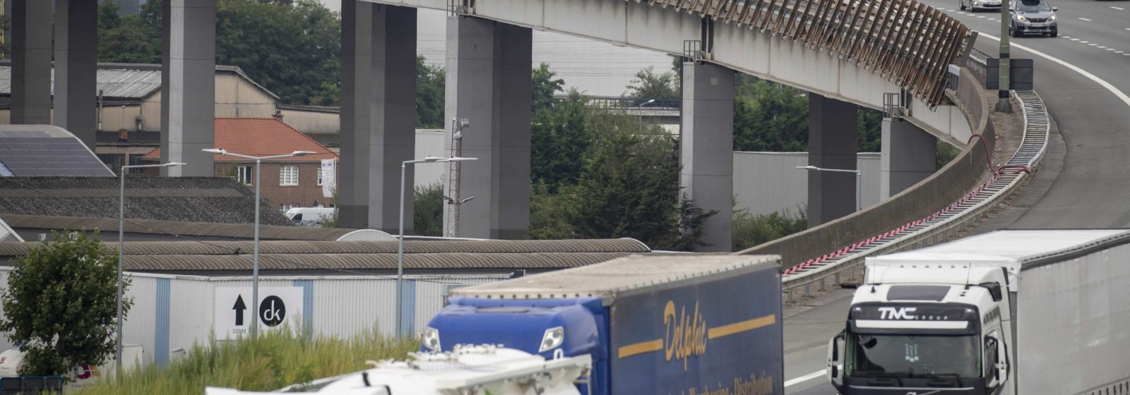 Vrachtwagens op viaduct van Vilvoorde